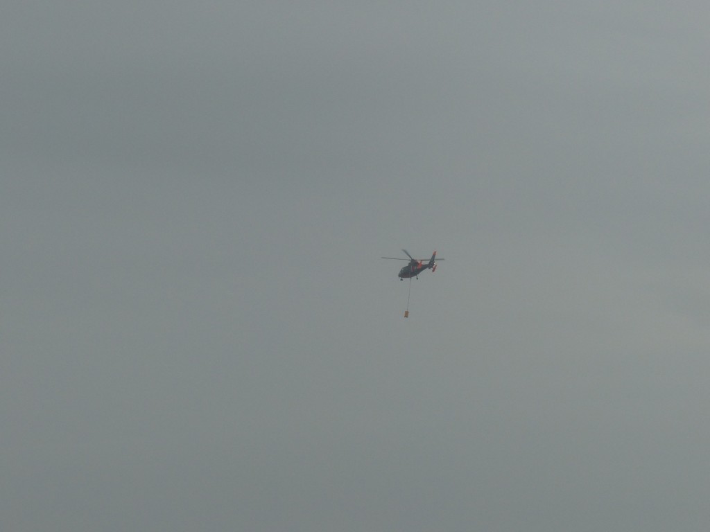 Hélico au dessus de la digue des Doreaux