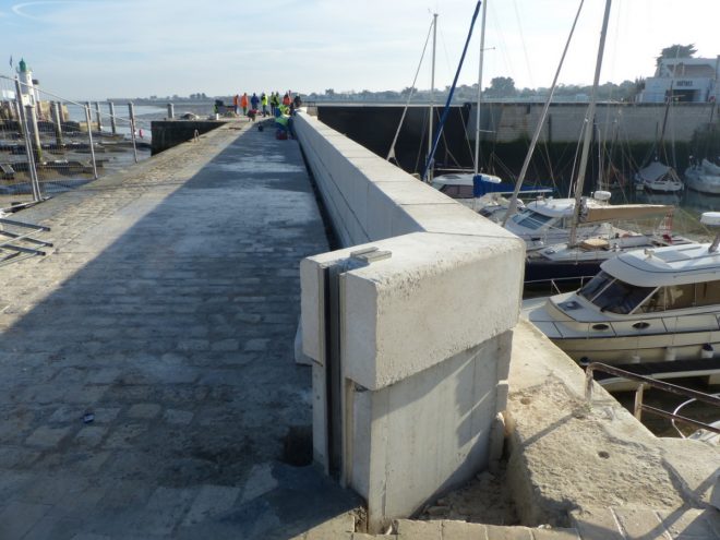 Port de La Flotte - Parapet môle Nord - 13 décembre 2016.