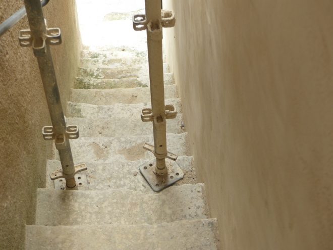 Ars-en-Ré - Travaux église - Etanchéité escalier - 9 mai 2017