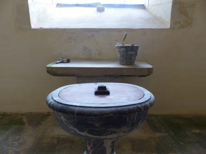 Ars-en-Ré - Travaux église - Fonds baptismaux - 14 juin 2018