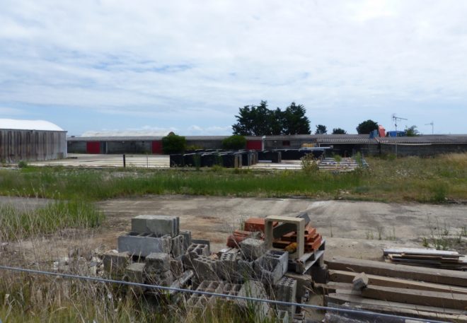 Ferme des Baleines - Vieux déchets sur site - 30 juillet 2018