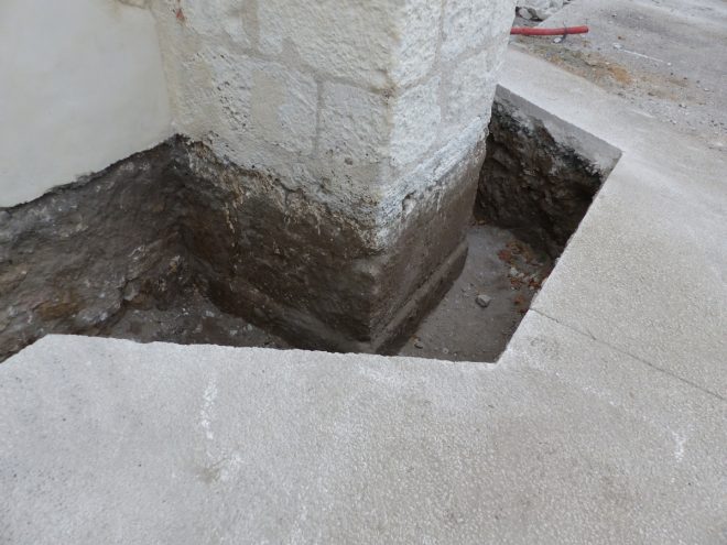 Eglise Ars-en-Ré - Dégagement des fondations - 7 septembre 2018