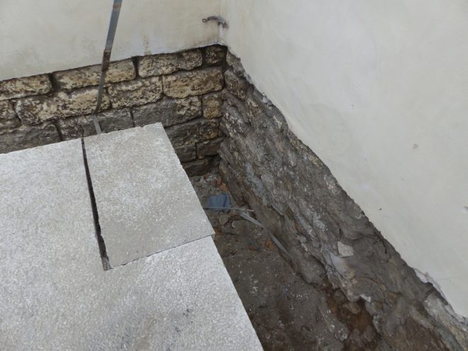 Eglise Ars-en-Ré - Dégagement des fondations - 7 septembre 2018