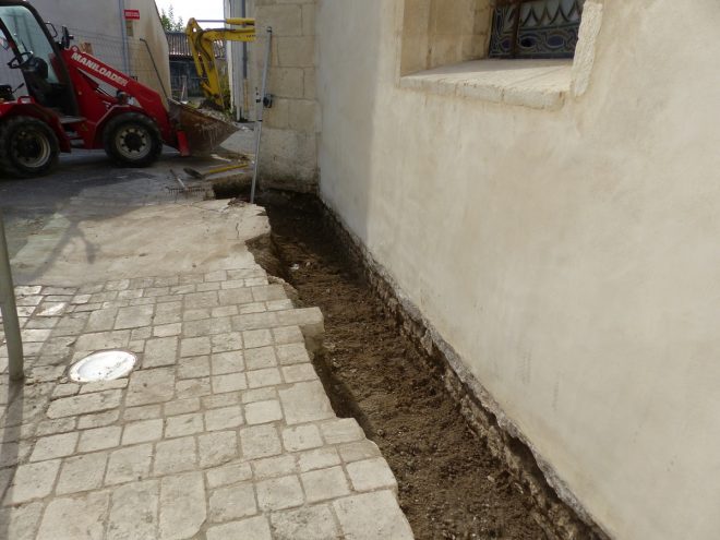 Eglise Ars - Travaux de drainage - Tranchées - 18 septembre 2018