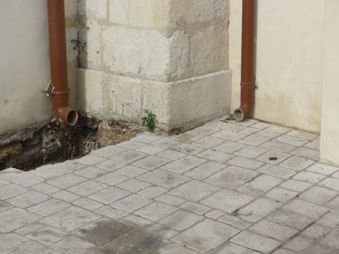 Eglise Ars - Travaux de drainage - Drain - 18 septembre 2018