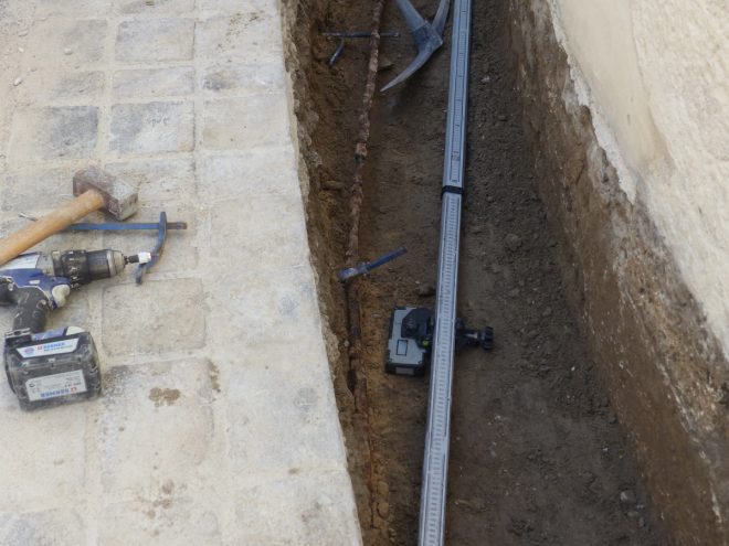 Eglise Ars - Travaux de drainage - Tranchées - 18 septembre 2018