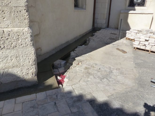 Eglise Ars - Travaux de drainage - Tranchées - 25 septembre 2018