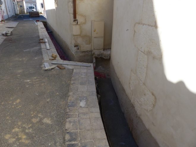Eglise Ars - Travaux de drainage - Tranchées - 25 septembre 2018