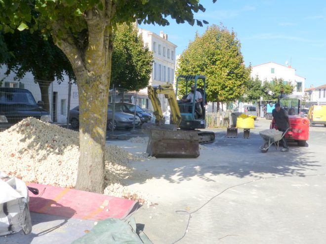Eglise Ars - Travaux de drainage - Cour de la sacristie - 2 octobre 2018