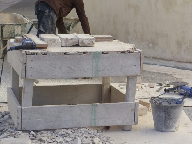 Eglise Ars - Travaux de drainage - Pose des pavages - 4 octobre 2018