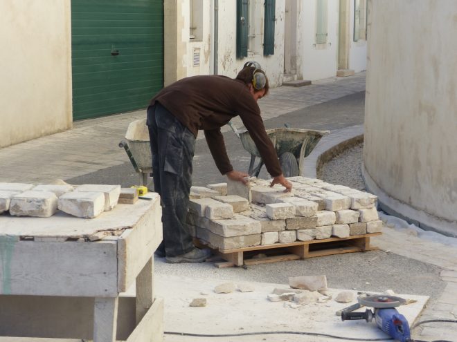 Eglise Ars - Travaux de drainage - Pose des pavages - 4 octobre 2018