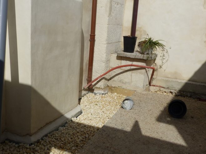 Eglise Ars - Travaux de drainage - Cour de la sacristie - 8 octobre 2018
