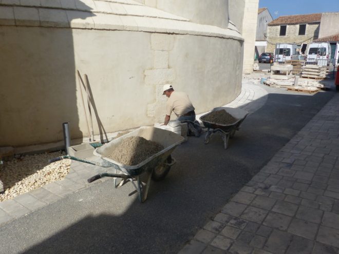 Eglise Ars - Travaux de drainage - Pose des pavages - 8 octobre 2018