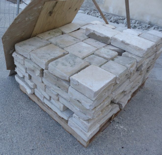 Eglise Ars - Travaux de drainage - Pose des pavages - 8 octobre 2018