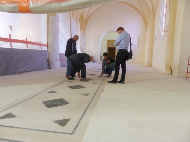 Eglise Ars - Sols intérieur et cabochons - Microfissures - 8 octobre 2018