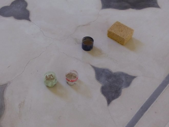 Eglise Ars - Sols intérieur et cabochons - Microfissures - 8 octobre 2018