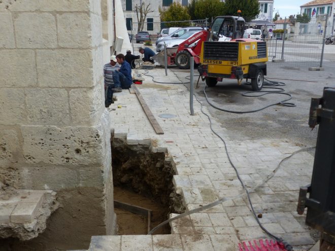Eglise Ars - Travaux de drainage - Tranchées - 15 octobre 2018