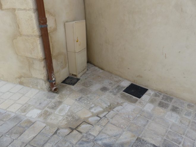 Eglise Ars - Travaux de drainage - Regard - 18 octobre 2018