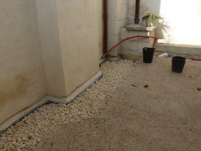 Eglise Ars - Travaux de drainage - Cour de la sacristie - 18 octobre 2018