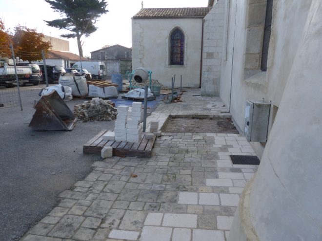 Eglise Ars - Travaux de drainage - Pose des pavages - 8 novembre 2018