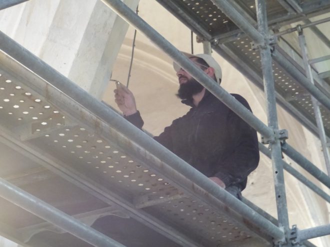 Eglise Ars - Grattage des murs du choeur- 15 novembre 2018