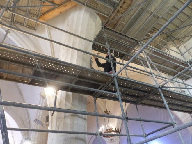 Eglise Ars - Grattage des murs du choeur- 15 novembre 2018