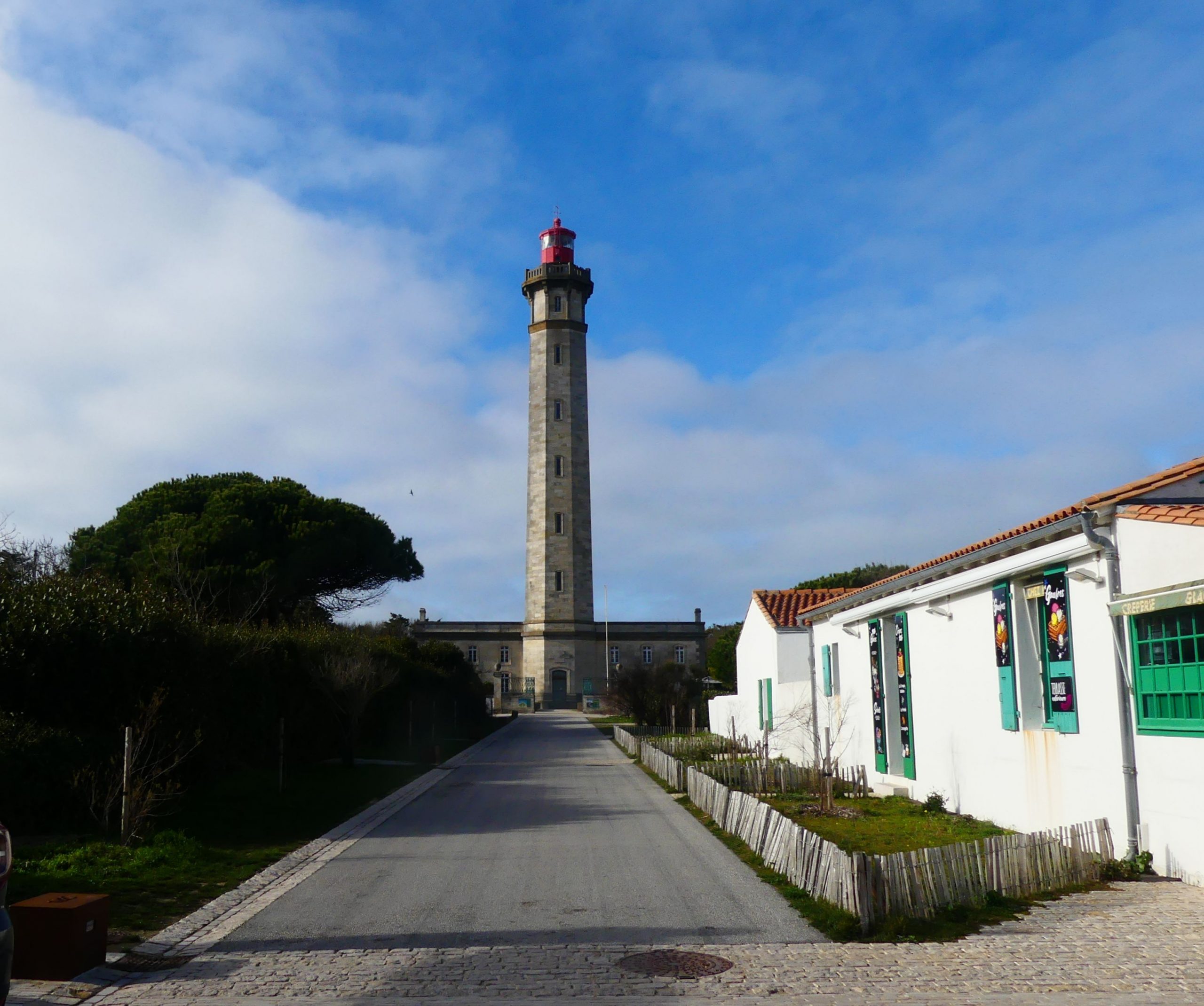Le Phare Des Baleines, Un Incontournable De L’île De Ré