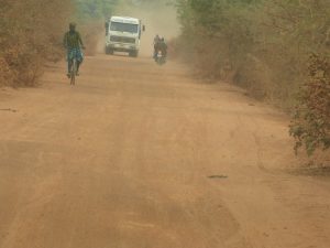 Sur la route de Nanoro, Burkina Faso