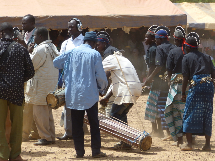 Groupe de musiciens et de danseurs
