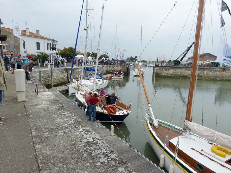 Bateau coincé dans l'écluse - Ars-en-Ré - Fête de la sardine et du port 2013