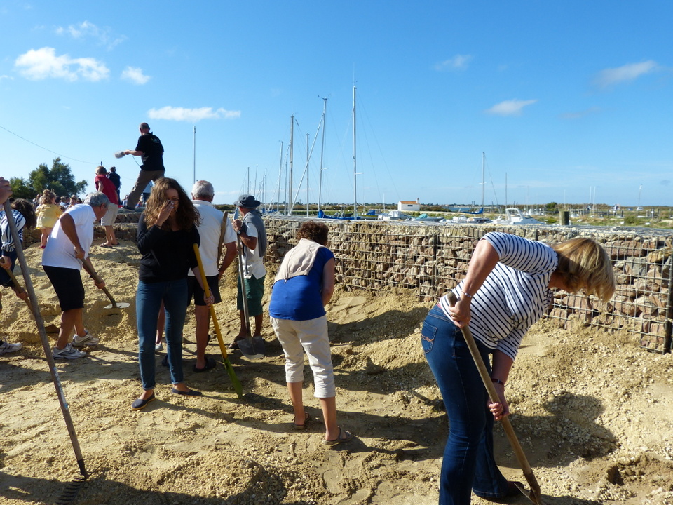 Digue du Goisil, La Couarde-sur-Mer - Opération remblayage